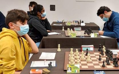 Lorenzo e la sfida a scacchi persa contro il campione britannico