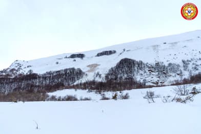 Scivola da versante innevato sui monti Sibillini, morto 63enne