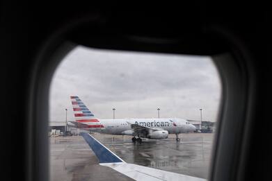 Passeggero no mask sull'aereo, volo Miami-Londra costretto a rientrare