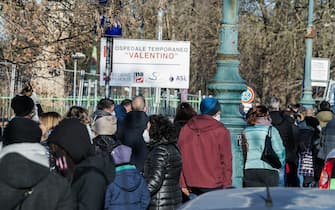 Open day pediatrico all'hub del valentino, con giocolieri e clown per vaccinazione bambini. Torino 22 gennaio 2022 ANSA/TINO ROMANO