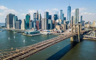 The Brooklyn Bridge and downtown Manhattan Skyline, New York City, USA