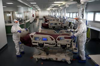 TOPSHOT - Nurses work to prepare the Intensive care unit in the new Covid-19 Hospital on March 29, 2020 in Verduno, near Alba, Northwestern Italy on the eve of its official opening, as part of the measures taken to fight against the spread of the novel coronavirus. - The hospital have seven beds of intensive care and fifty beds for patients infected by the COVID-19. (Photo by MARCO BERTORELLO / AFP) (Photo by MARCO BERTORELLO/AFP via Getty Images)