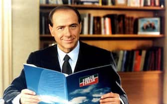 [Retrospettiva] La storia di Silvio Berlusconi. Nella foto l'immagine promoionale della "discesa in campo" in politica di Silvio Berlusconi, nel maggio 1994....