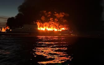 Un'immagine dell'incendio sul traghetto italiano