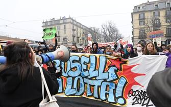 Manifestazione studenti a torino,18 febbraio 2022 ANSA/ ALESSANDRO DI MARCO 