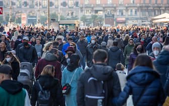 Milano, la gente ha approfittato della giornata di sole per affollare le vie del centro nella prima domenica senza mascherina (Milano - 2022-02-13, Massimo Alberico) p.s. la foto e' utilizzabile nel rispetto del contesto in cui e' stata scattata, e senza intento diffamatorio del decoro delle persone rappresentate