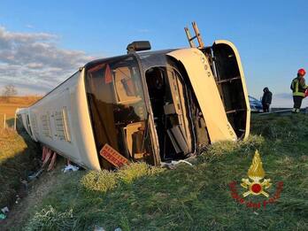 Forlì, incidente sulla A14: bus con ucraini si ribalta, almeno 1 morto