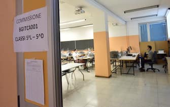 Nella foto commissioni ed esami di maturita nella scuola  l’I.T.S. Giacomo Quarenghi.
Bergamo 17 Giugno 2020 Stefano Cavicchi/ANSA