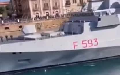 Taranto, sassi contro una nave della Marina Militare: indaga la Digos