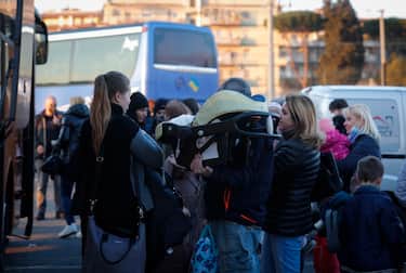 Refugees from Ukraine arrive at the Ostiense bus station in Rome, Italy, 07 March 2022. 
ANSA/GIUSEPPE LAMI