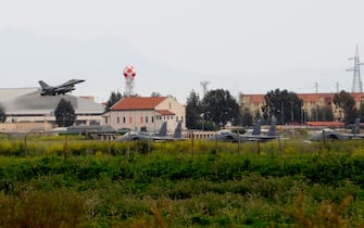 One of six Danish F16 fighter based at the Italian military airport of Sigonella, southern Italy takes of from the base on March 20, 2011. Six Danish F-16 fighter are ready to take off from Italy's Sigonella air base to join the international air campaign against Moamer Kadhafi's forces in Libya, ANSA quoted a senior Italian military official as saying.  AFP PHOTO / MARIO LAPORTA (Photo credit should read MARIO LAPORTA / AFP via Getty Images)