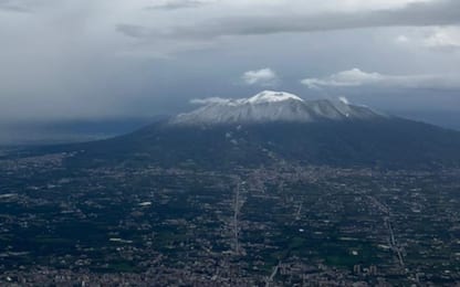 Maltempo Campania, prima neve sul Vesuvio