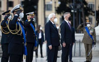 Mattarella e Guerini all'Altare della Patria