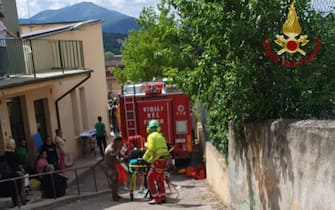 L’Aquila, poco dopo le 14.30 un’automobile finisce nel giardino di una scuola dell’infanzia: 4 bambini rimasti feriti, soccorsi in atto di personale sanitario e vvff