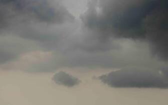 Immagini rappresentative del cielo nuvoloso di questi giorni sopra Milano (Milano - 2016-06-02, Alberto Barberis) p.s. la foto e' utilizzabile nel rispetto del contesto in cui e' stata scattata, e senza intento diffamatorio del decoro delle persone rappresentate
