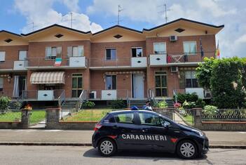 Bimbo caduto dal balcone a Soliera, la babysitter confessa