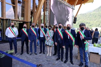 I sindaci della valle agordina presenti al funerale del presidente di EssilorLuxottica Leonardo Del Vecchio al PalaLuxottica di Agordo, Belluno, 30 giugno 2022.  ANSA/LUCIANO SOLERO

