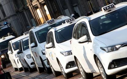 Taxi, l'Antitrust avvia i controlli su attese e pagamenti con il Pos