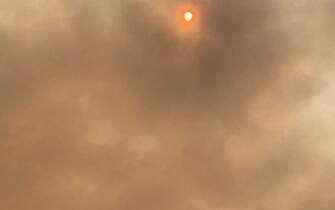 Incendi Francia Il fumo dell incendio sul Carso, 20 luglio 2022. ANSA/ FEDERICO MINIUSSI