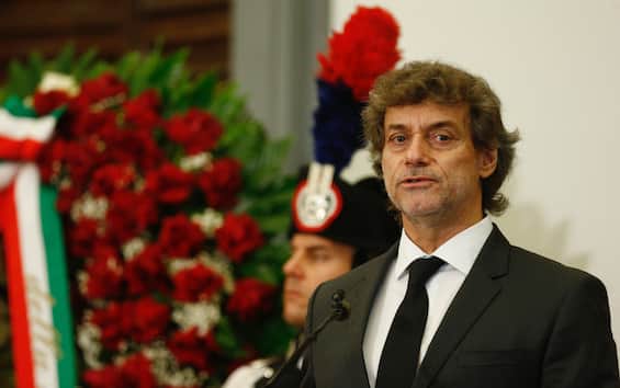 Funerale Piero Angela, il discorso del figlio Alberto: "Vivrà in chi assapora la vita" Funerale Piero Angela, il discorso del figlio Alberto: "Vivrà in chi assapora la vita"