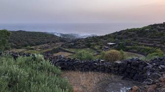 L'incendio sull'isola di Pantelleria domato nella mattinata del 18 agosto 2022. ANSA/PROTEZIONE CIVILE EDITORIAL USE ONLY NO SALES NKP