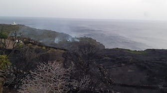 L'incendio sull'isola di Pantelleria domato nella mattinata del 18 agosto 2022. ANSA/PROTEZIONE CIVILE EDITORIAL USE ONLY NO SALES NKP
