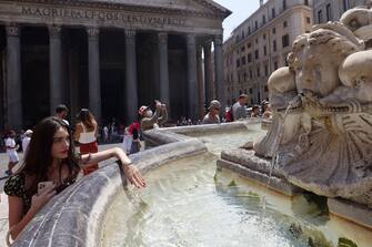 ROME, ITALY, AUGUST 10:
A woman refreshes herself at a fountain in front of the Pantheon during a sunny day in Rome, Italy, on August 10, 2022. Except a few scattered thunderstorms, much of Italian peninsula is still facing a strong heatwave which is forecast to continue for the next few days. (Photo by Riccardo De Luca/Anadolu Agency via Getty Images)