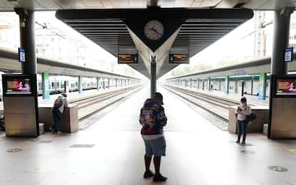Milano, treno esce dai binari in stazione a Cadorna: nessun ferito