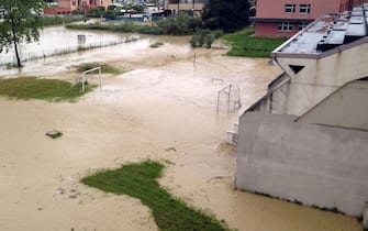 Il campo sportivo dell'Istituto Corinaldesi di Senigallia, il 3 maggio 2014. La scuola e' tra gli edifici allagati per l'esondazione del fiume Misa. ANSA/ 
