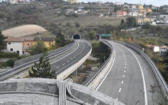 Il viadotto di San Giacomo sulla A24, che prende il nome dall'omonima frazione del comune dell'Aquila, 17 ottobre 2018. 
ANSA/CLAUDIO LATTANZIO 