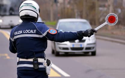 Torino, multa fa scoprire che per 50 anni ha guidato senza patente