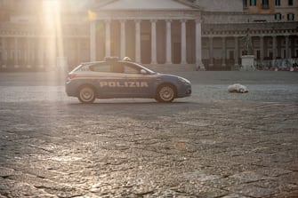 NAPLES, ITALY - 2020/11/15: A police car seen close to Jago's sculpture, representing an abandoned child, in Piazza Plebiscito.
From November 15th, according to a new decree, Napoli and Campania region became red-zone (high-risk zone) as Covid-19 infection soars. As new restrictions will come into force, including the closure of restaurants and bars to the public, and many shops, few people have been seen in the city center and seaside walk. (Photo by Valeria Ferraro/SOPA Images/LightRocket via Getty Images)