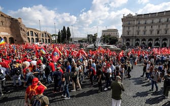 Il corteo, per la manifestazione nazionale della Cgil: "Italia, Europa ascoltate il lavoro", partito da piazza della Repubblica, Roma, 08 ottobre 2022.   ANSA / MASSIMO PERCOSSI