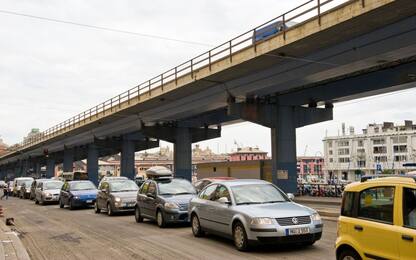 Genova, grave incidente in sopraelevata: traffico in tilt