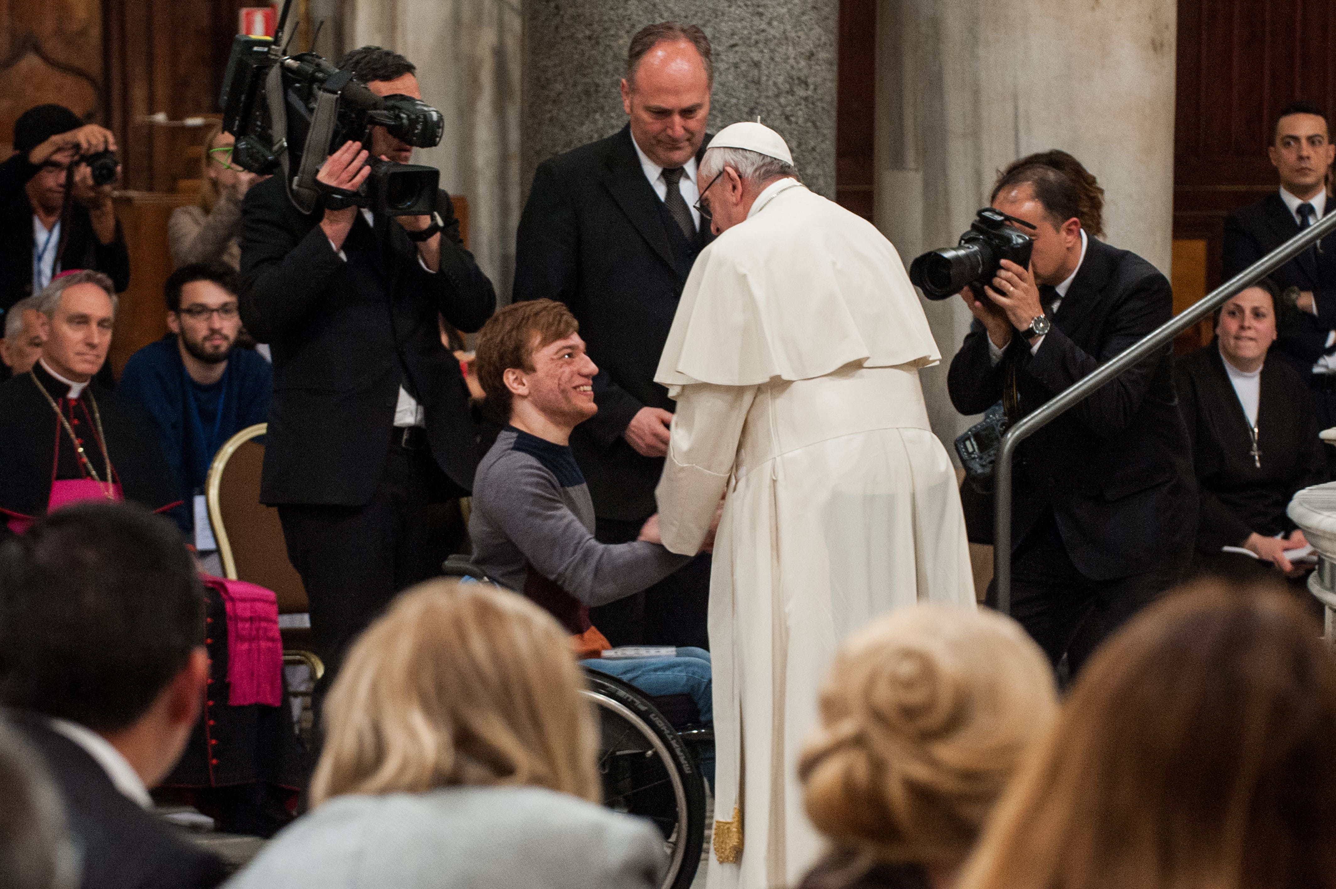 Pompeo Barbieri, uno dei ragazzi sopravvissuti al sisma, incontra Papa Francesco