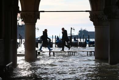 Acqua alta Venezia, picco marea più basso: Mose non entra in funzione