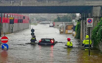 Maltempo, nubifragi tra Avellino e Salerno: auto bloccate per ore