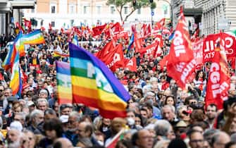Partito da piazza della Repubblica il corteo della manifestazione per la pace a Roma, 5 Novembre 2022. ANSA/MASSIMO PERCOSSI