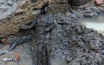 Stratigrafia di statue, in occasione della scoperta di un deposito votivo negli scavi di San Casciano dei Bagni, 8 novembre 2022. ANSA/ JACOPO TABOLLI  ++HO - NO SALES EDITORIAL USE ONLY++