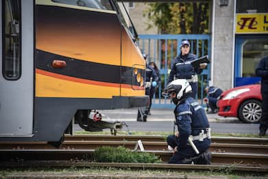 14enne investito e ucciso dal tram, le foto dell'incidente a Milano