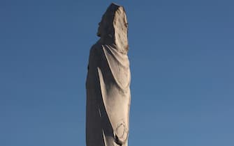 Crollo parziale della testa della Madonna delle Grazie a Pesaro dopo le scosse di terremoto, 09 novembre 2022.
ANSA/DAVIDE GENNARI