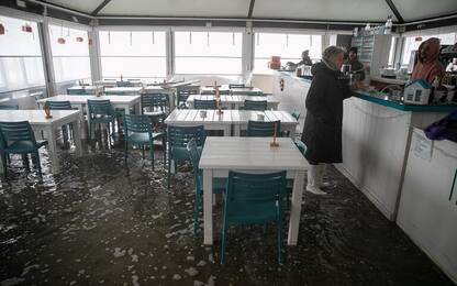 Maltempo a Roma e provincia, strade allagate a Ostia e Fiumicino