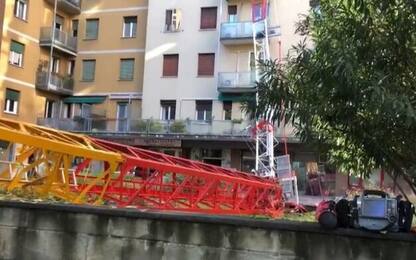 Gru crolla a Bologna su un palazzo in via Marzabotto: nessun ferito
