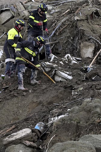 Rescuers during during the operations following the deadly landslide, in Casamicciola, Ischia island, Italy, 28 November 2022. Italy has declared state of emergency following a landslide on Ischia Island which until now has left eight people dead and four missing. A newborn baby and two children are among the confirmed victims of the disaster. Four other people are injured and 230 are homeless after a massive avalanche of mud and debris hit the town of Casamicciola Terme following intense rain. ANSA/ CIRO FUSCO