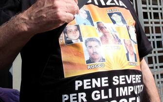 I parenti delle vittime della thyssenkrupp contro la libertà degli imputati in germania davanti al tribunale, Torino, 18 gugno 2020 ANSA/ ALESSANDRO DI MARCO