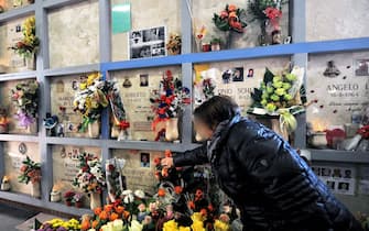 Un momento della cerimonia di commemorazione, svoltasi al Cimitero Monumentale di Torino, dei sette operai morti dieci anni fa nel rogo della ThyssenKrupp, 06 dicembre 2017. ANSA/ALESSANDRO DI MARCO