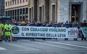 Celebrazioni in ricordo degli Alpini e di tutti i soldati caduti in guerra e in pace per la Patria in piazza Duomo, Milano 11 Dicembre 2022ANSA/MATTEO CORNER