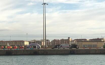 Migranti, la nave ong Life Support entra nel porto di Livorno