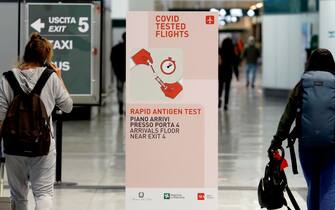 Passengers arriving from the United States on Covid Tested flights pass the first checks at Malpensa Airport in Ferno, Italy, 03 April 2021.
ANSA / Mourad Balti TouatiANSA/Mourad Balti Touati