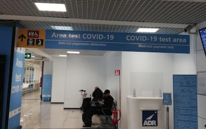 Covid, a Roma primo volo da Cina dopo ripresa test: 5 positivi